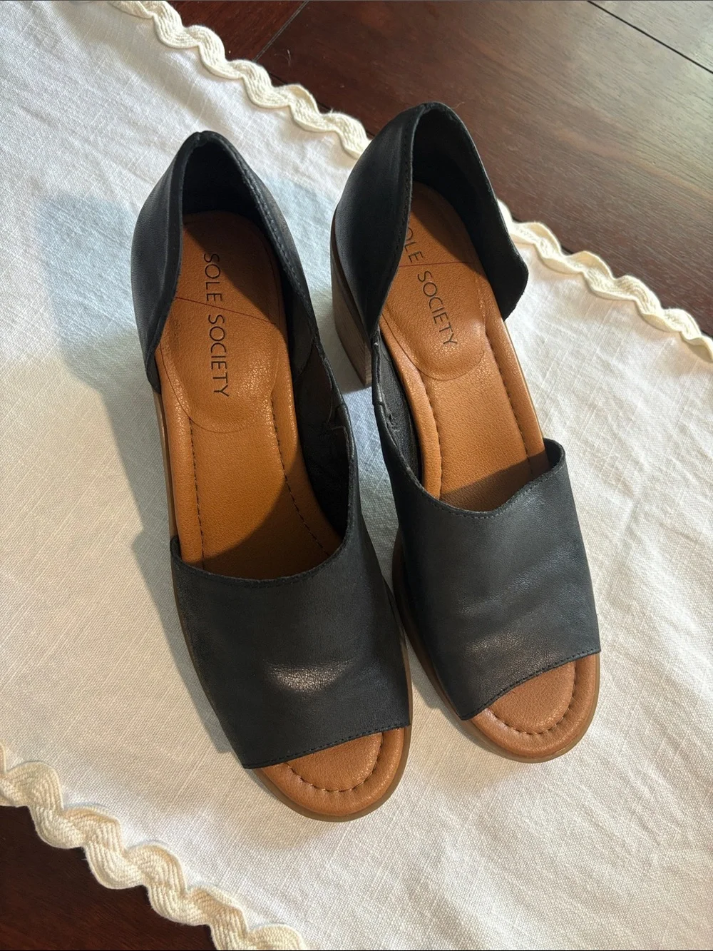 Sole Society leather heels cut out NEW never worn size 7.5